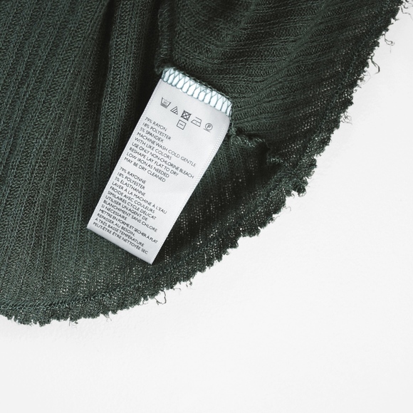 UO // Sweater Knit Swingy Crop Top - Picture 3 of 4